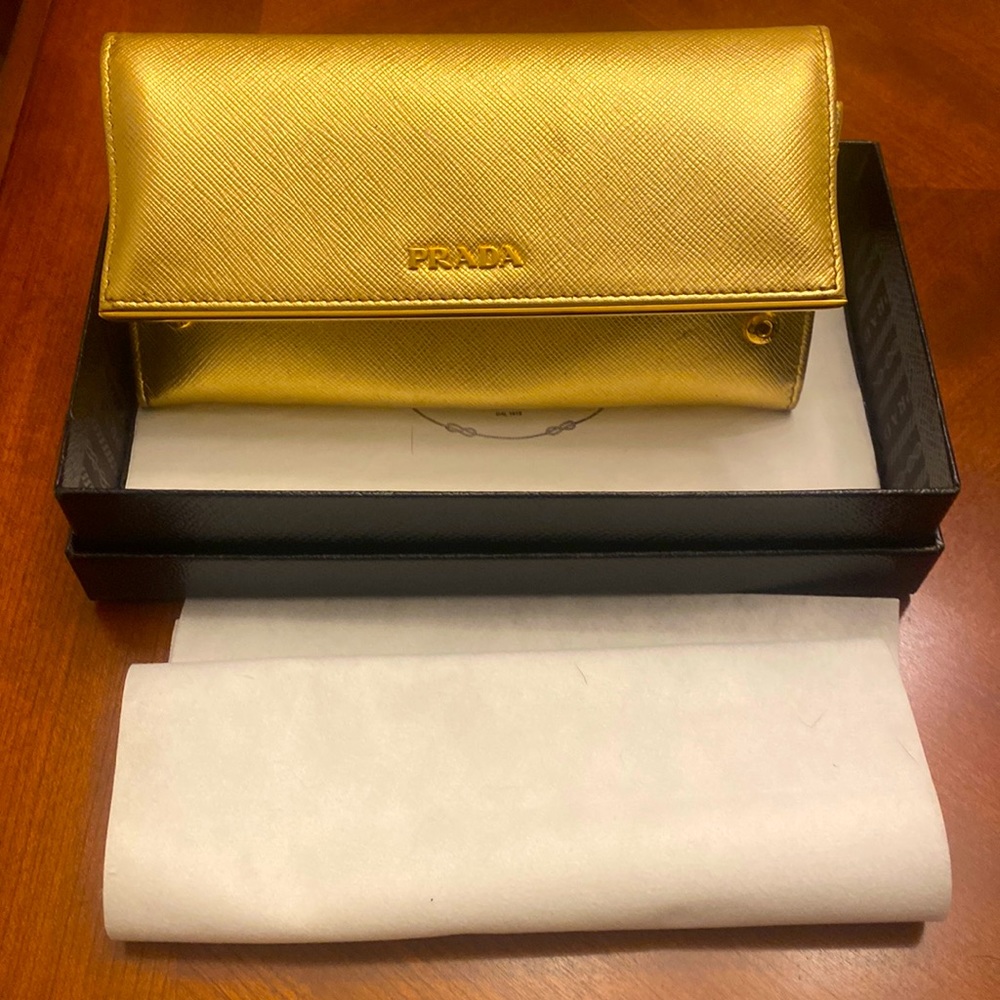 PRADA Gold Wallet. Gorgeous genuine (leather) wallet. Almost brand new.